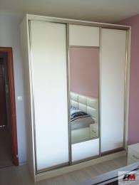 Гардероб с плъзгащи врати Гардероб с плъзгащи врати
